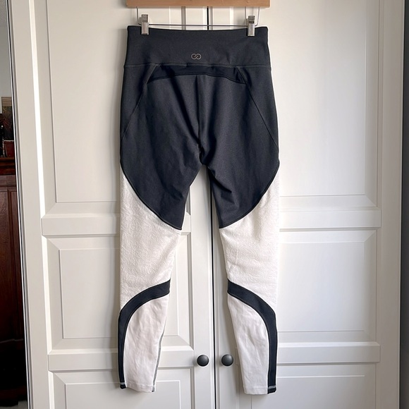 CALIA high waist full length leggings. Dark grey and cream. Size US M - Picture 2 of 10